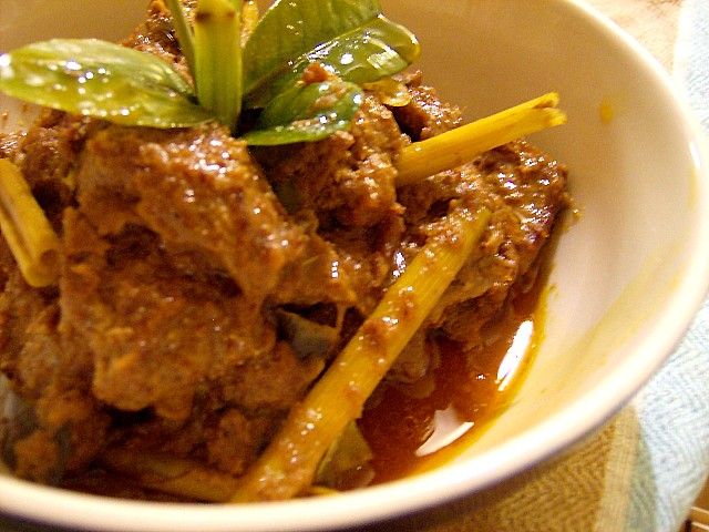 11. Rendang, Indonézia