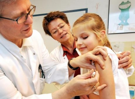 Teenageri sú náchylní na infekciu hepatitídy B napriek očkovaniu